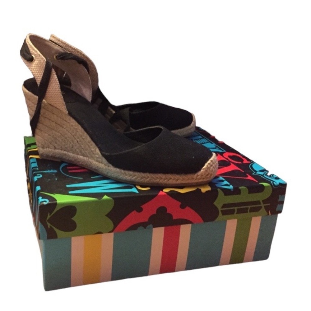 C. Wonder Wedge Eyelet Espadrille Black  - 9 Like New